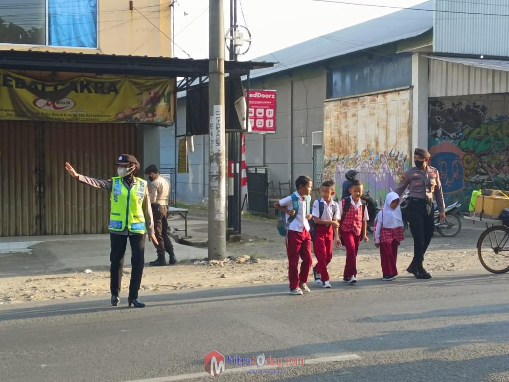 Turunkan Ratusan Personil Opsnal dan Staf Polresta Cirebon Laksanakan Gatur Pagi dan Sore