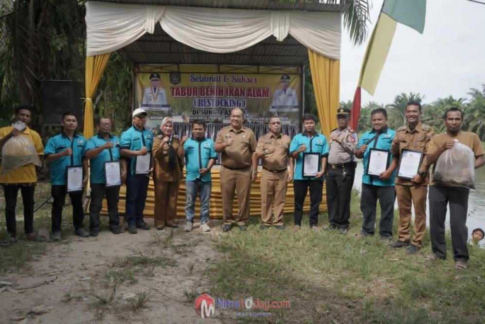 Wakil Bupati Asahan Tabur Benih Bibit Ikan di Teluk&nbsp;Dalam