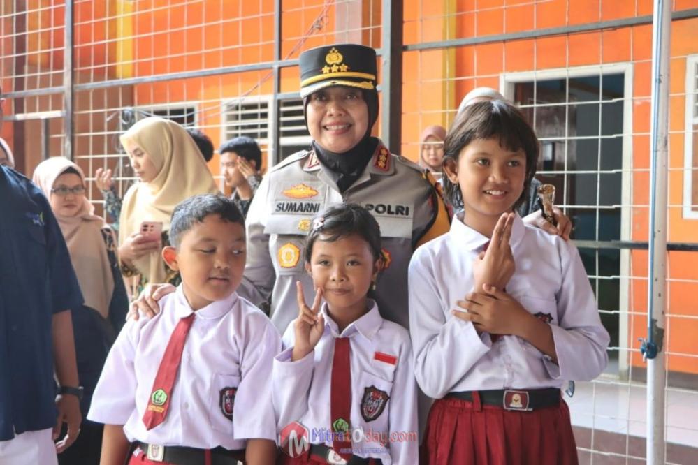 Peringati Hari Anak Nasional, Polresta Cirebon Kunjungi SLB ABCD Bina&nbsp;Mandiri