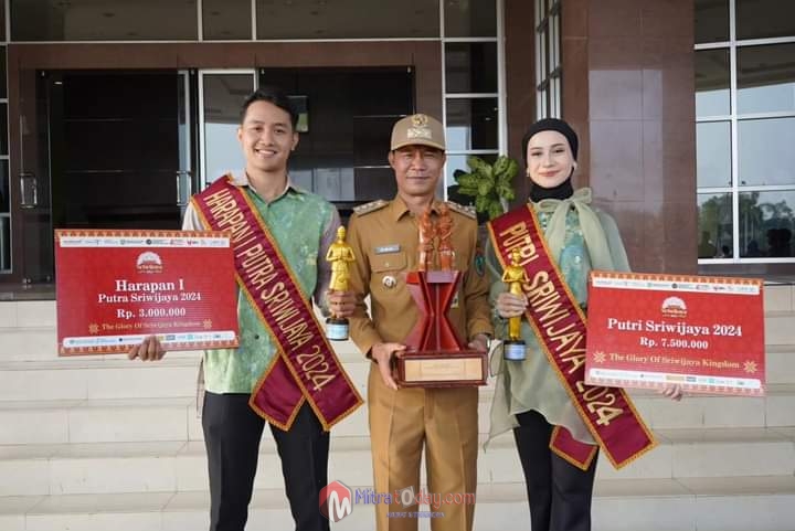 Pemkot Prabumulih Gelar Penyerahan Piala Penghargaan Kepada Pelajar dan Umum Berprestasi