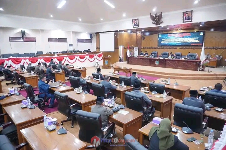 Bupati Anwar Sadat Hadiri Rapat Paripurna ke Empat DPRD Kabupaten Tanjab Barat Tahun&nbsp;2024