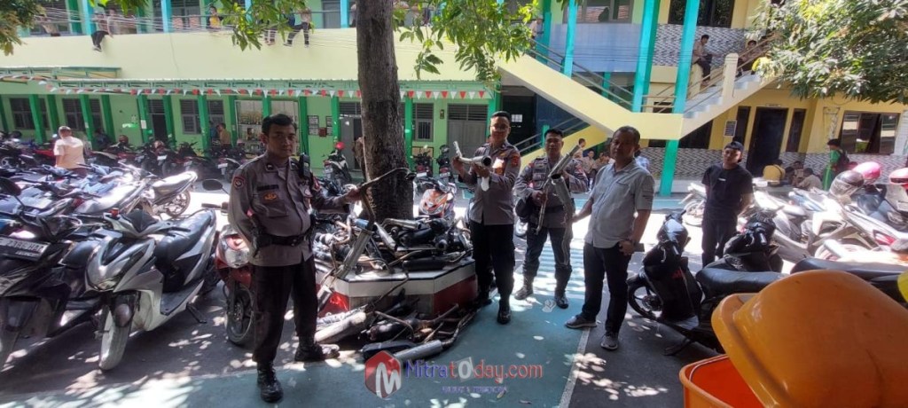 Polsek Gempol Tertibkan Knalpot yang Tidak Sesuai Spesifikasi&nbsp;Teknis