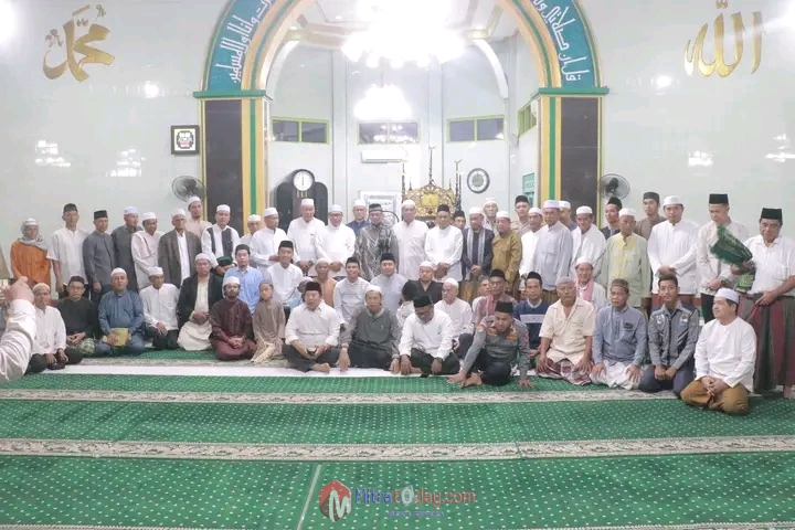Pj Sekda Tanjabbar Hadiri Kuliah Subuh Bersama Ustadz Wijayanto di Masjid Agung&nbsp;Al-Istiqomah