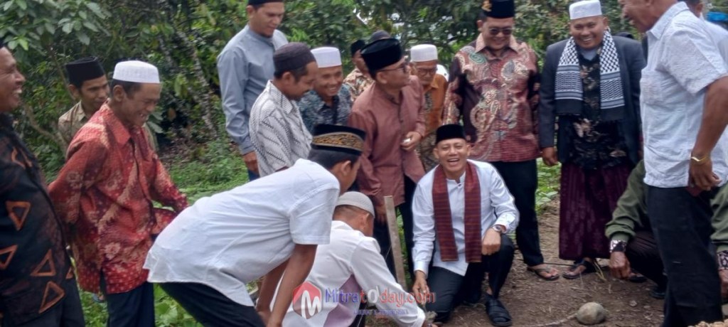 Disambut Musik Marawis dan Ratusan Ibu-Ibu, Sabar AS Hadiri Peringatan Maulid Nabi di Ponpes Darunnahdhah&nbsp;Tapus