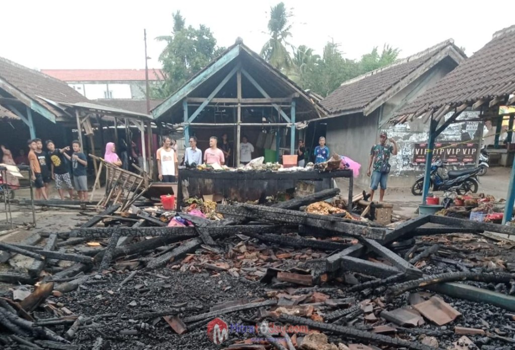 Pasar Ngadri Blitar Terbakar, Warga Panik Melihat Kepulan&nbsp;Asap