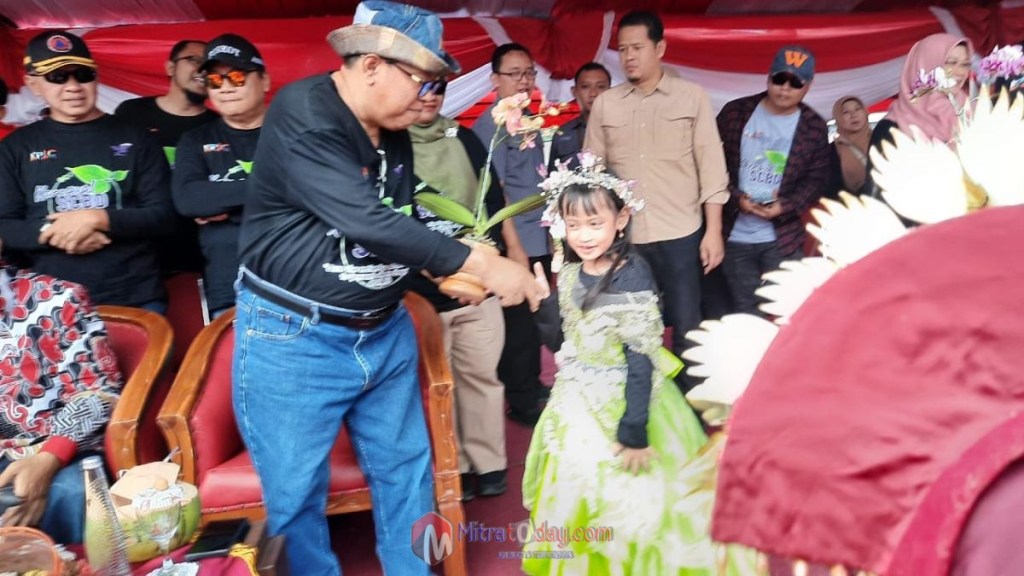 Wali Kota Blitar Berikan Pesan Saat Berangkatkan Karnaval SCBD 2024